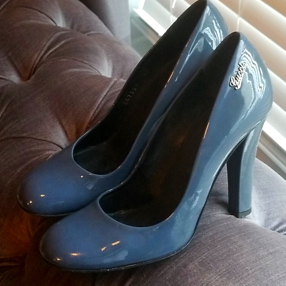 Gucci Classic Round Toe Pumps